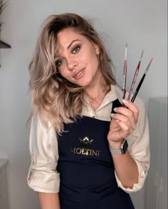 <strong>Ashley Love</strong>